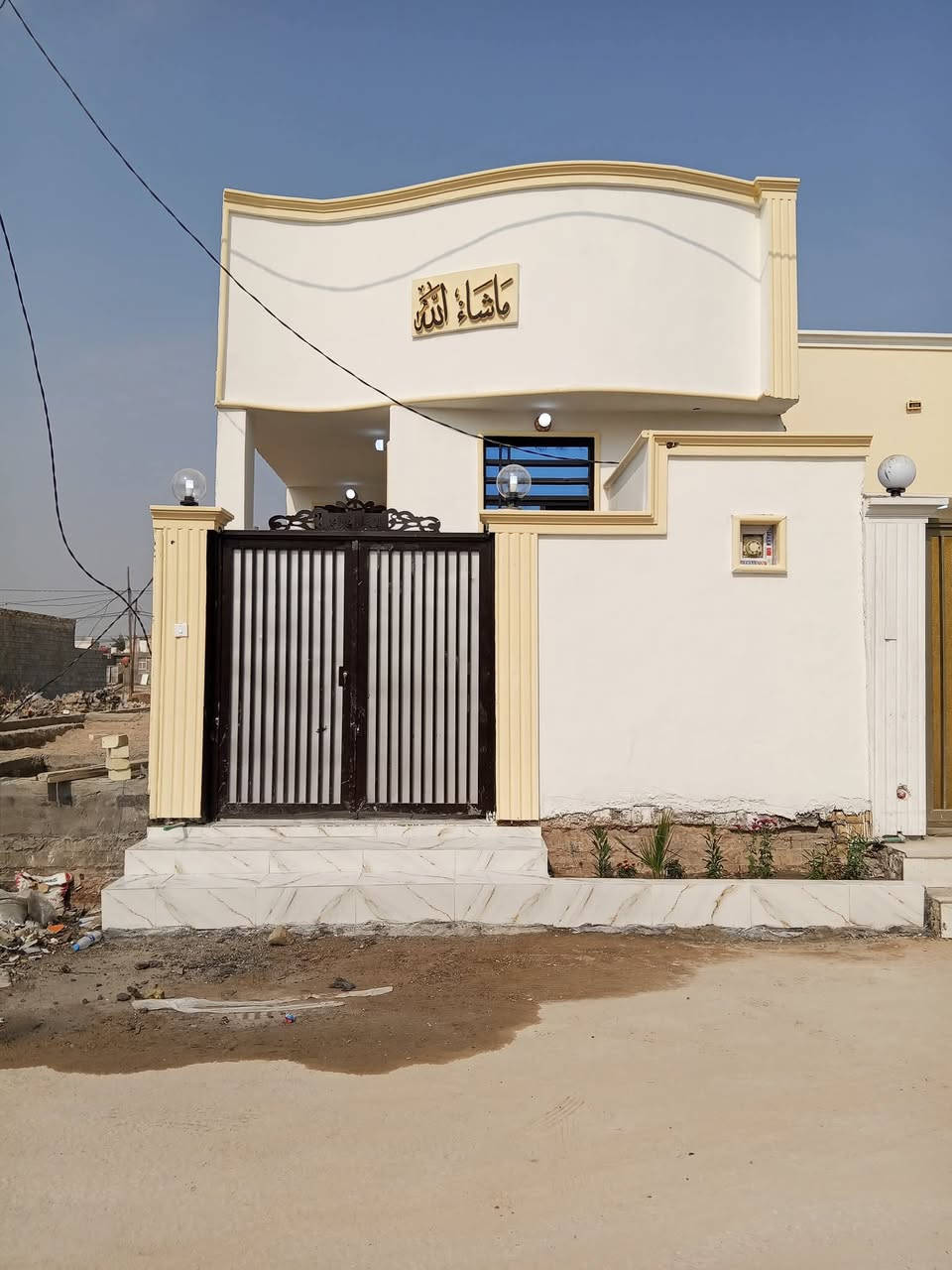 دار للبيع 🏡
 شغل نضام تركي كلش مرتب👌🏻
110 متر  #سند_25
بسعر 37مليون #قابل_للتفاوض

غرفتين/صاله/مطبخ/صحيات 2/استقبال
كراج كبير/مكشوفه 
ماء/كهرباء/سوق/مدارس/تبليط #عرض_15

#ملاحضه_قرب_100م_للشارع_في_الخط_ألاول

الموقع 🏡 نجف/شارع الصب عمود 317
للتواصل
‏‪***********
