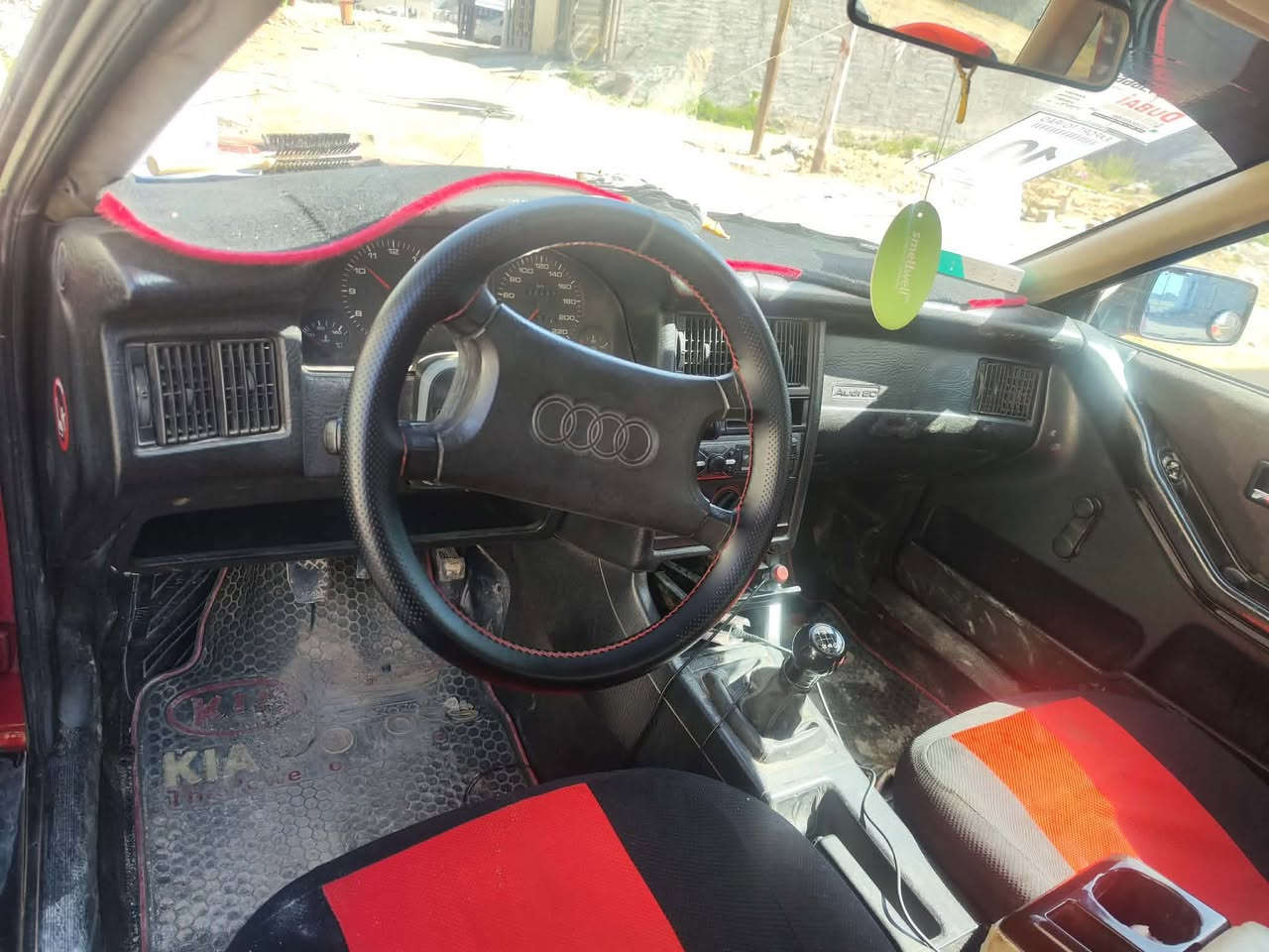 السلام عليكم اودي موديل 1991 للبيع كير محرك مكفولات سياره بلاديه بس بيها ضربه بالجنطه و مصلحه رقم بغداد سنويه لل 28 شرط التحويل كهربائيات كلها شغاله سياره حيل نضيفه السعر 32 وبيه مجال للاستفسار الاتصال على الرقم *********** مكان السياره صلاح الدين تكريت
