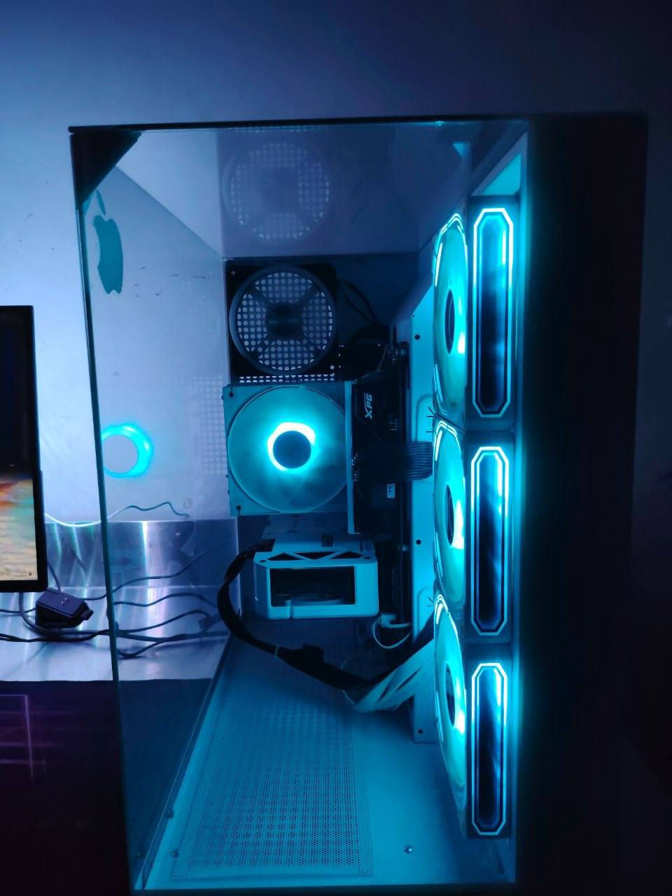 سلام عليكم PC للبيع جديدة 
مواصفات 
PSU DEEP COOL 600W PF600
MB ASUS B450 TUF Plus Gaming
AMD CPU RYZEN7 5700X TRAY
DEEP COOL GAMMAX AG400 WHITE
DDR4 16GB (2°8GB) 3600 ADATA XPG RGB D35G
NVMe WD BLUE SN5000 1TB 5150mb/s PCle 4.0
ASUs Dual RTX4060 BGB OC XLR-8 RGB DUAL FAN WHITE
السعر مليون 200 وبيهة مجال للشراي 
ول pc بعدهة بلضمان وجميع القطع وياهة الكارتون مالهة
***********
