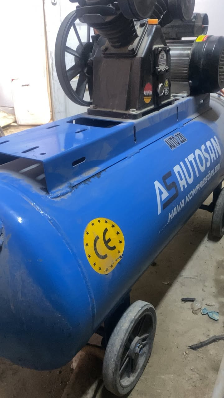 غراض للبيع استخدام شهر فقط وكلة اصلي ماعندي شي صيني !
ماعندك كلمة لتخابرني وتواعد وتخلف بالوعد 
تفاصيل اقراهن واتصل ابيع شلع 
١-مضخة ٢٠٠ بار اصلي محرك ايطالي وملف نحاس ١٠٠٪؜ وشهر مشتغلة.
٢-كمبريسر ٢٢٠لتر اوتوسان اصلي .
٣-ضاغطة رغوة اصلية ماركة .
٤- مكنسة كهرباء اصلي ( دبل ماطور)
سعرهن شلع وقفل بدون عملة 
مليون و٢٠٠ الف 🔐 
مكاني تكريت 
***********
