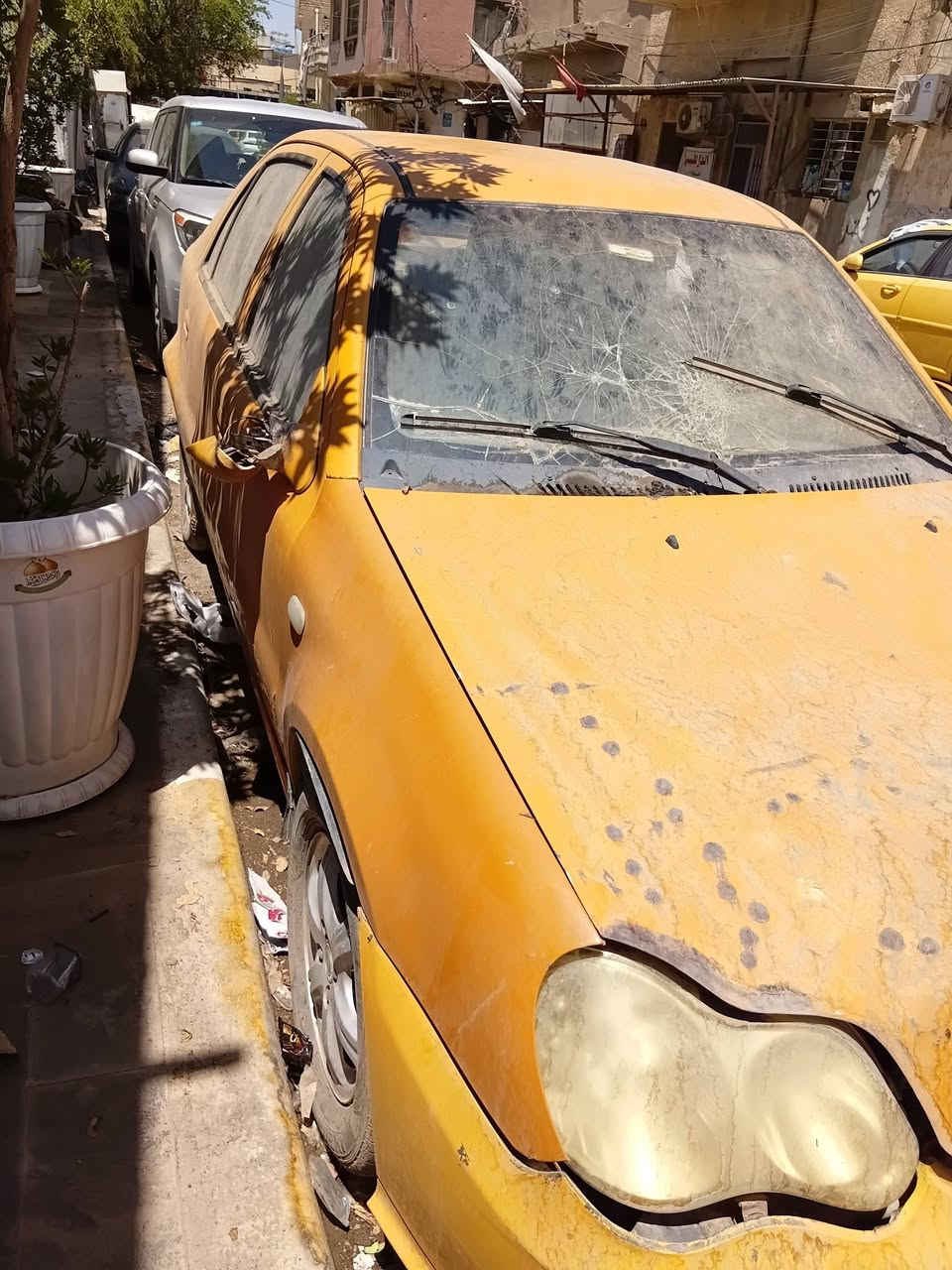سلامز عليكم شباب جيري للبيع محرك وكير خير من الله السياره متروكه صارلها سنه شغاله بس يرادلها بانزين وباتري وبيها نقوصات قليله مثل جامه اماميه جامه مال باب الخلفيه شغلات بسيطه موديل ٢٠١١ عليها هيئه وغرامات ٩٠٠ ابيع صافي على المشتري ١٠ ورقات صافي  رقم ألماني تحويل مباشر راعيها جيراني يريد تحويل اكعدك وياه تتكاتب  الشراي يتصل على هذه الرقم ***********
