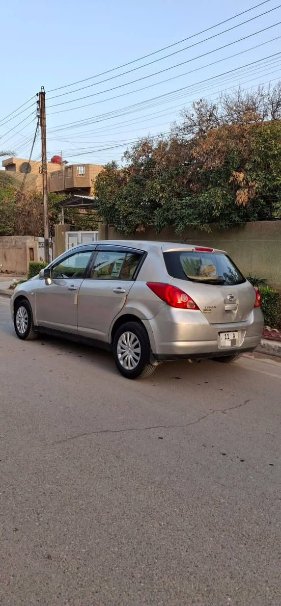 السلام عليكم 
نيسان تيدا ٢٠٠٧ 
رقم بغداد الدولي سنويه بأسمي 
كير محرك نضيفات . كير اوتو .
 صدر تايرات تبريد تدفئه كلها تمام 
السياره بدون صبغ . والكشر واضح بالصور 
السعر ٦٤ وبيها مجال . مكان السياره العامريه 
للاستفسار (***********) بغداد, العراق
