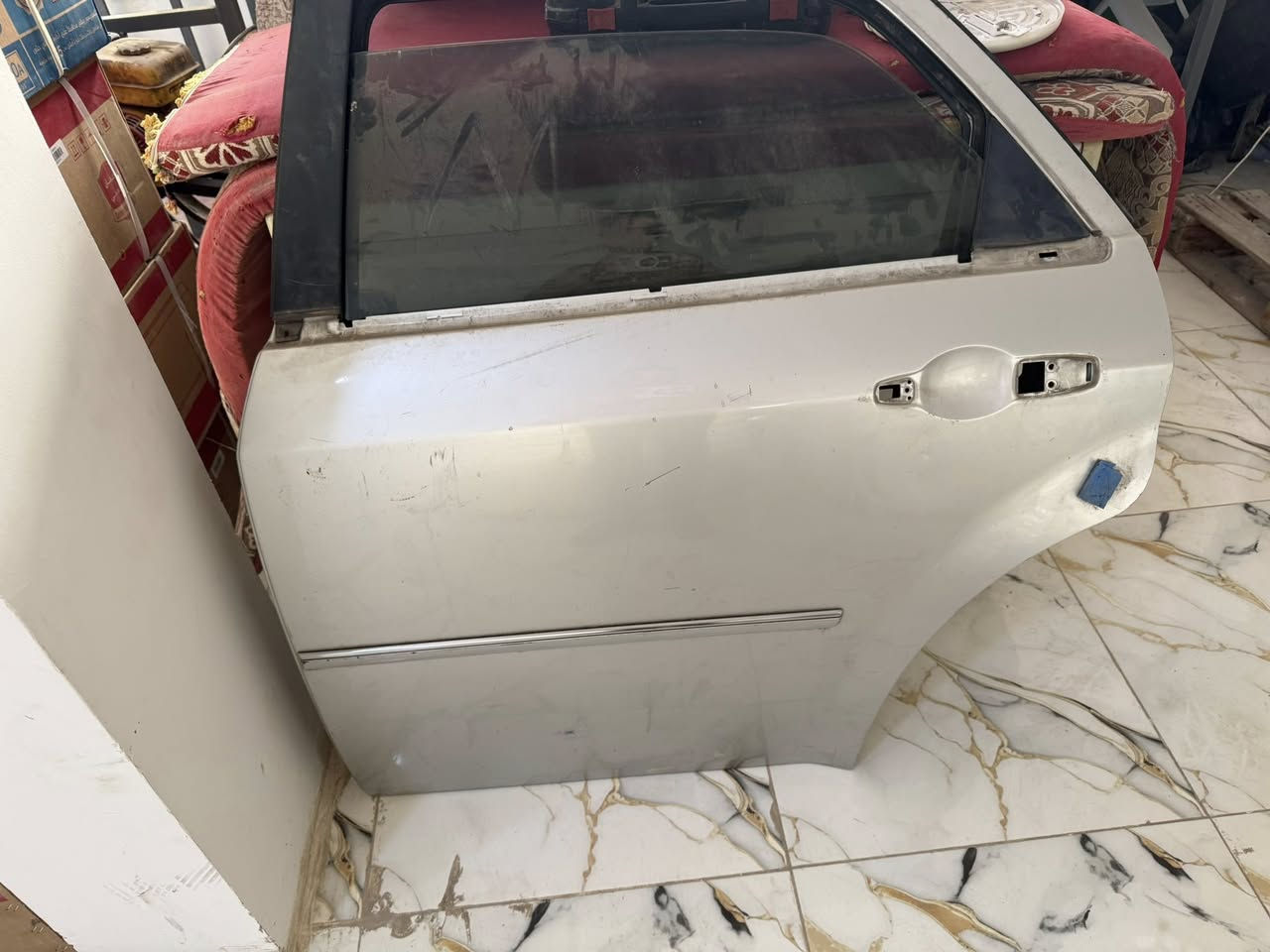 سلام عليكم متوفرباب جهه ليسره خلف سايق اوبامه عشره سلفري نضيف مال تفصيخ  /ميسان ***********سعر 100
