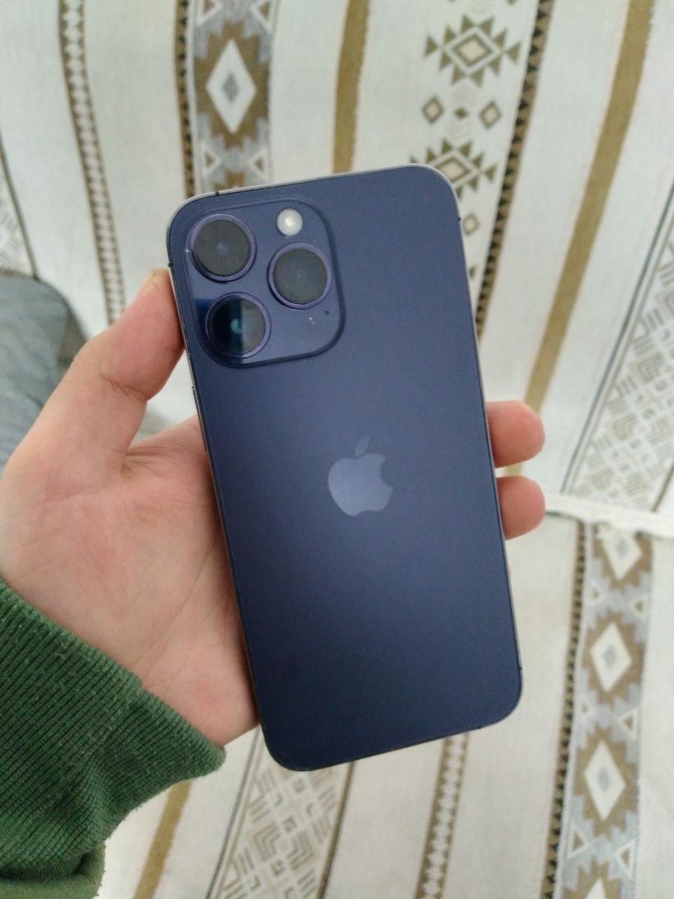 ايفون 14 برو ماكس للبيع 
مثل ما موضح امامكم شاشة اصلية بيه خط وما مأثر على اللمس

الجهاز مبدل بطارية
ومبدل ضهر ومن بدلت الظهر بي فطر خفيف بالاسفل 
ذاكرة 256
الجهاز قفل 500,000الف دينار وبيه مجال بسيط