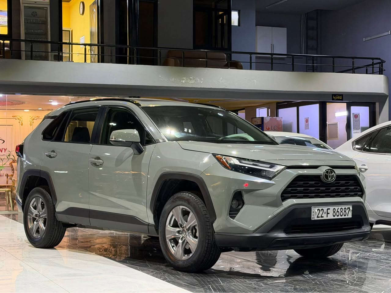 السلام عليكم
 نوع سيارة : تویوتا راف٤
موديل : ٢٠٢٢
لون : سمنتي مرغوب ✅
مواصفات : XLE ((فتحة-كشن كهرباي-شاشة -كاميرا-بلاجكتور-صندوق شفط-تبريد مركزي-خط مسار-تحكمات ستيرن-مرايات رادار))
سيارة وارد امريكي : بدون صبغ ✅
بدون ارباك✅
مكانين تعديل بارد ظربة من خلف
مكان : اربيل شارع ١٠٠ م 
معرض ريبوار سالار
***********
سعر : ٢٤٥ ورقة 
2T3W1RFV8NW190633 أربيل, العراق
