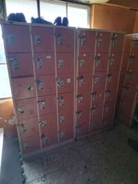 لوكرات للبيع العنوان بغداد 07714878218