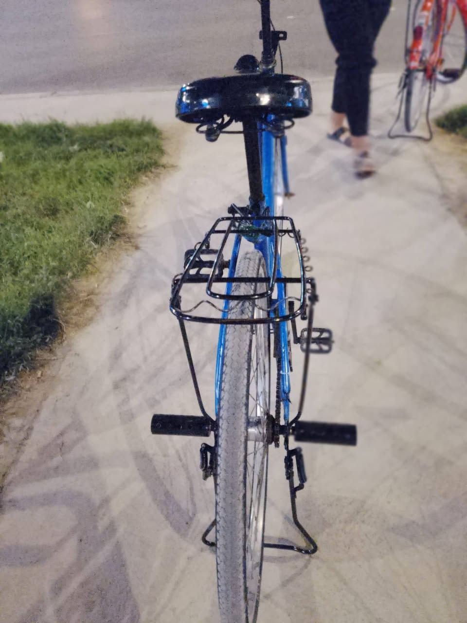 السلام عليكم خوان بايسكل بطه حجم ٢٦ موديل ١٦ بايسكل فول لاطسه ولا ركله ولا شي فول نضافه كدامكم سعره ٨٠ وبي قليل للشراي كربله حي العامل


**إذا كنت صاحب هذا الإعلان وتريد حذفه لأي سبب، رجاءا أرسل رسالة إلى الدعم الفني**