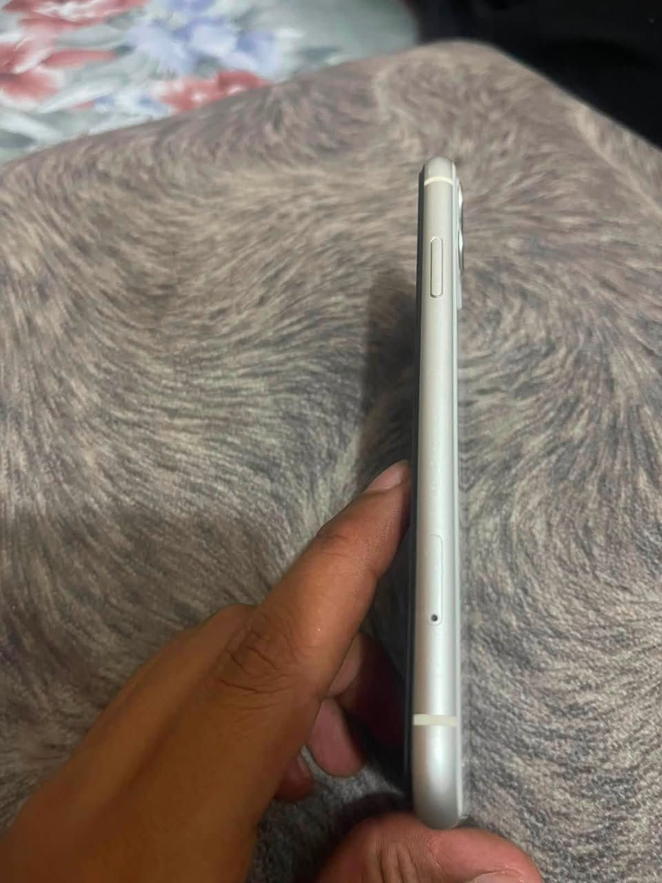 إيفون ١١عادي للبيع
🔋بطارية معلية ٩٦
جهاز شرط لامفتوح ولا مبدل بيه شيء 
 متوجد فقط تلفون على شريحه خابرني وبيك خير وددلل شراي ***********

