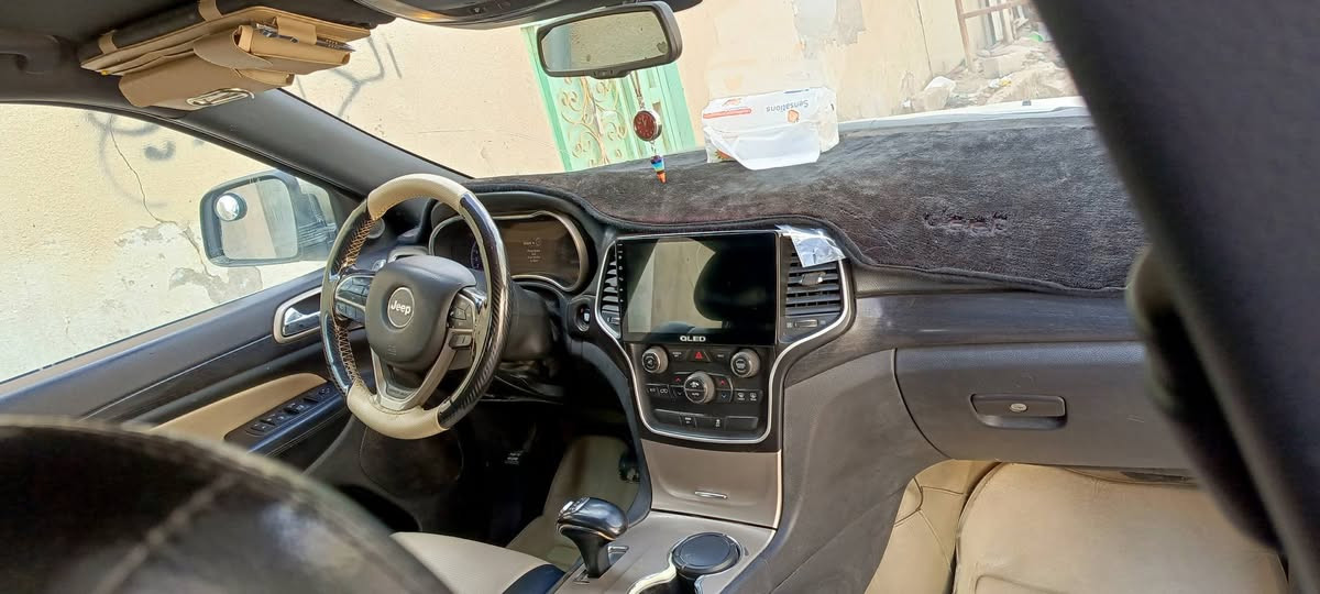 سلام عليكم  جيب لاريدو لبيع
المديل 14
حادث مال امريكه بس  دعاميه 
اثر حادث بلعراق جاملغ وباب بدون دواخل 
السياره بسمي تحويل ثاني يوم مناقصة اي شي
حساساعت خلفيه 
كشنات جلد لونين 
شاشه جبيره 
حداديه 90 /100
باتري توني بدلته الساياره جاهزه 
السعر 175 وبيها مجال قليل 
الهاتف ***********
رقم السياره بغداد 
مكان السياره ناصريه مركز
