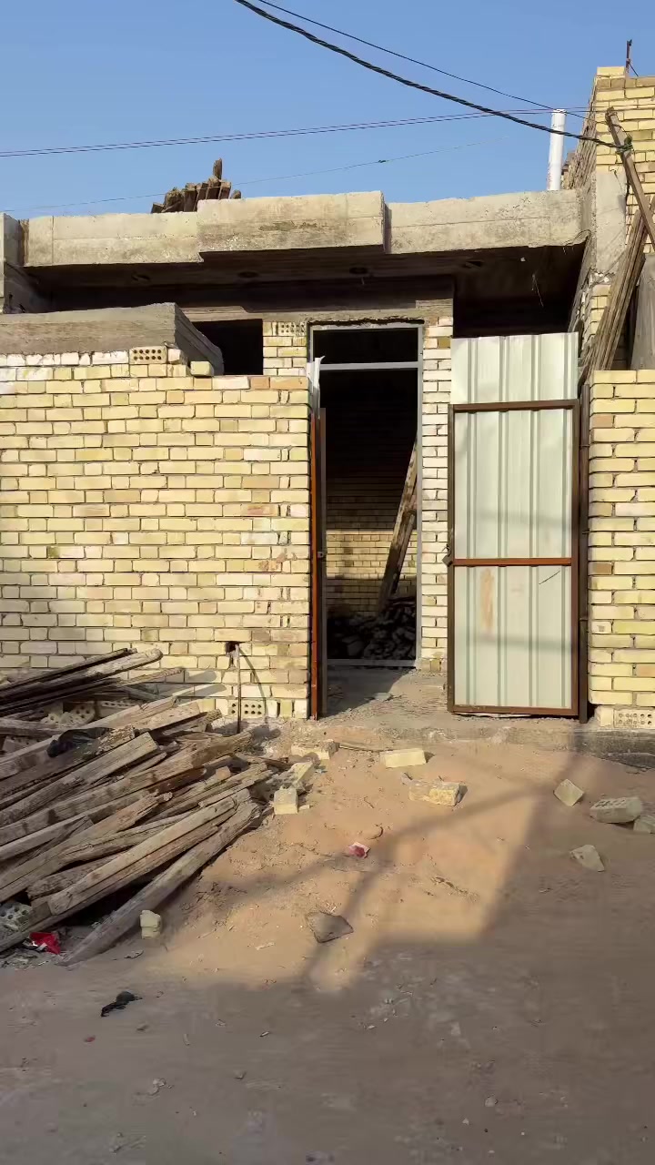 هيكل للبيع الموقع حي طارق الوسط الزراعي قرب مولدة بيت المري قريب على الشارع العام المساحه 100 متر  والتفاصيل كامله في الفيديو الشراي يتصل على هذا الرقم *********** والسعر اول تعليق في الفيديو
