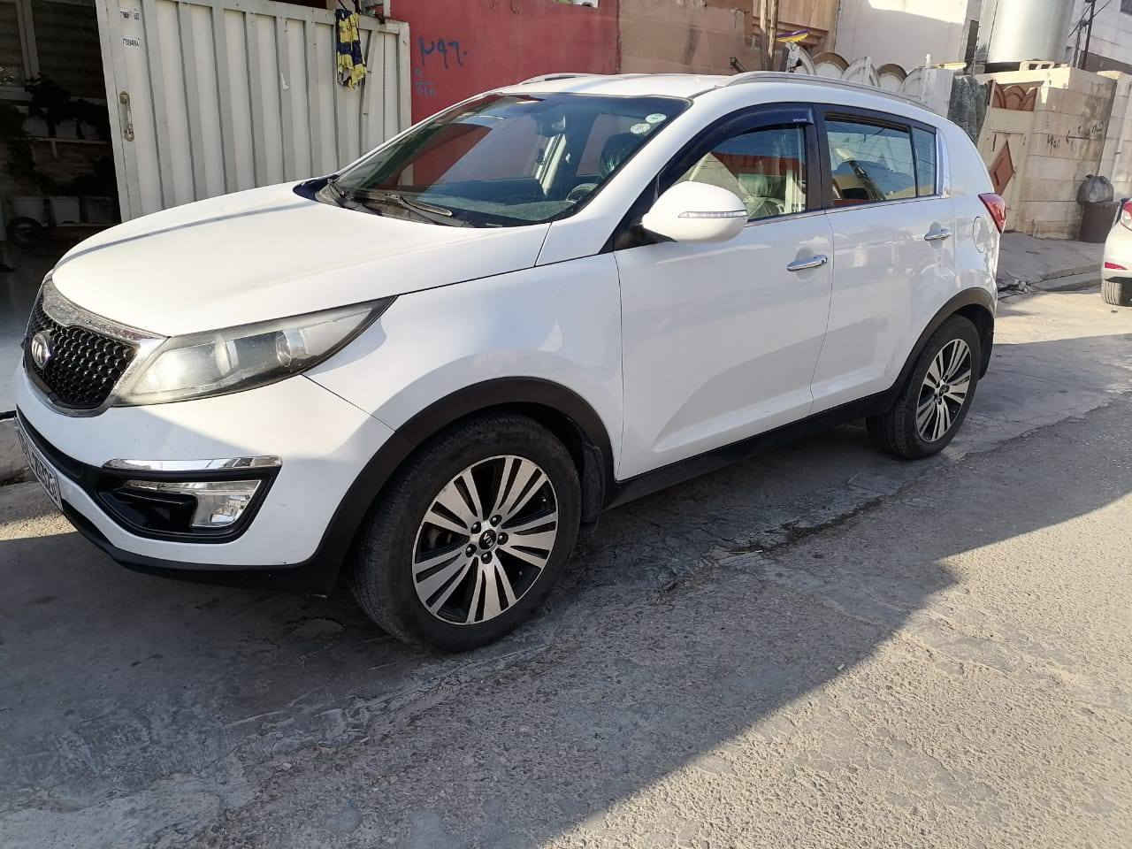 کیاسپورتاج 2015
دووپارچەو نیوی هەیە بێلێدران
پێشو پشتی کەپسە 
گێڕ مەکینە تبرید بەشەرت 
هەزەو سەنەوی نوێیە 
سەیارەکە زۆر جوانە 
دینار مەسرەفی تێدانیە
سعری 145 کەمێک مەجال 
***********
*********** أربيل, العراق
