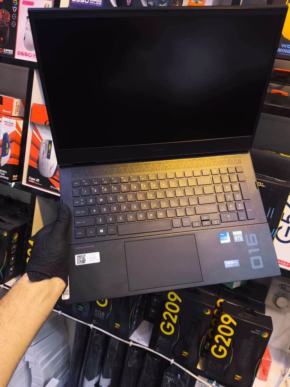 Processor: Intel Core i7-11800H (8 cores, 16 threads, up to 4.6 GHz)Graphics: 
NVIDIA GeForce RTX 3070 Laptop GPU (8 GB GDDR6 dedicated)
Display: 16.1" QHD (2560 x 1440) IPS, 165Hz, 3ms response time, 100% sRGBMemory: 
16 GB DDR4-3200 MHz (2 x 8 GB)
Storage: 512 GB PCIe NVMe M.2 SSDOperating System: Windows 11 ProCooling: Equipped with OMEN Tempest Cooling technology 850$ open box زاخو, دهوك


**إذا كنت صاحب هذا الإعلان وتريد حذفه لأي سبب، رجاءا أرسل رسالة إلى الدعم الفني**