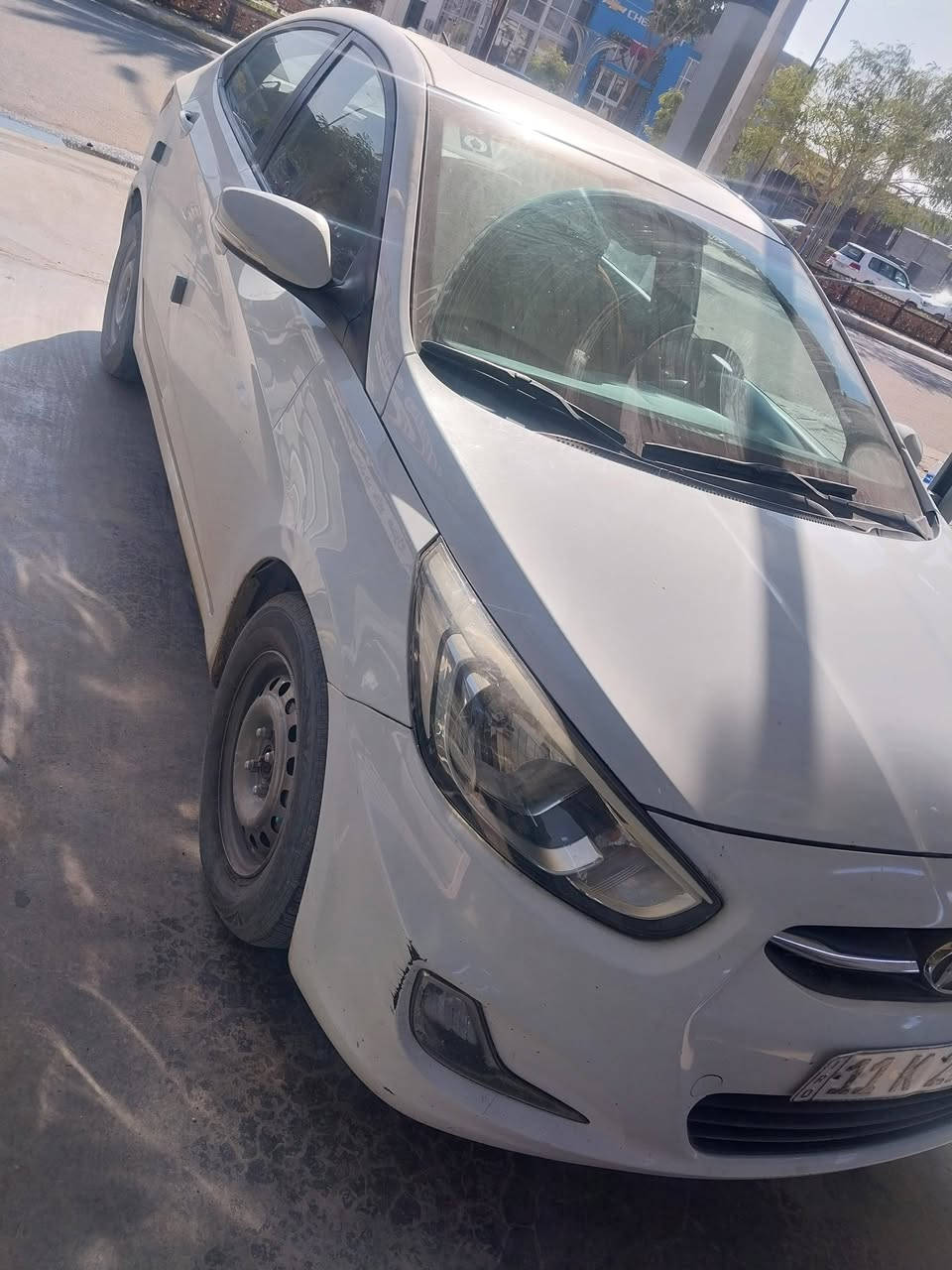 اكسنت ١٥ خليجي
سياره مال بيت مكفوله من صبغ بارد بصيط 
بيه سنويه بسمي رقم 
جديد ماشيه ١٦٥ مكان سياره بغداد حي جهاد 
***********
