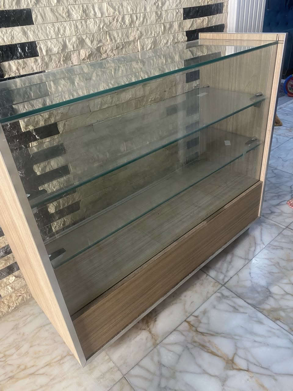 السلام عليكم للبيع العدد ٥ قطع نظيفات جدأ بغداد الكرادة سعر القطعة ٤٠ الف وزن ثقيل جام  ١٠ ملم ***********
