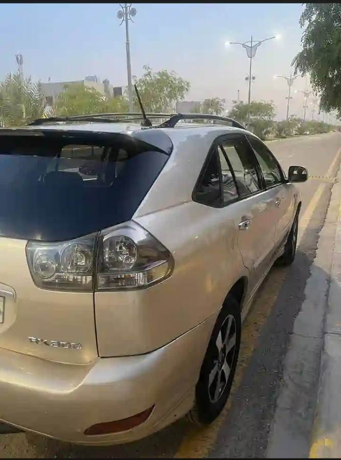 لكزس 2005 RX خليجي 
بدون حادث بدون صبغ بيها بارد بسيط بالباب عكس السايق تحكم ستيرن تبريد قطعتين كشنات جلد وتحكم كهرباء وتدفئه وتبريد بالكشن تايرات تخم جديد ويل كب كروم تبريد شغال سياره جدا نضيفه وكلشي بيها شغال السعر 110او مراوس  
***********
