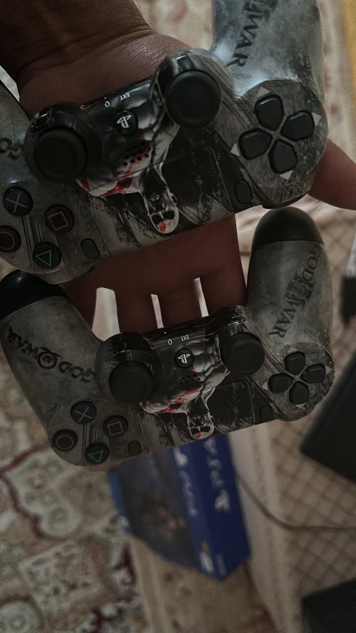 السلام عليكم
بلي فور سلم مهكر نظام ١١ 
 الجهاز ذاكرى ٥٠٠ گيكا  الجهاز جديد بالكارتون مامفتوح ستيكر شركه + يو بي اس شركه فاربير + جويستك عدد ثنين + تسع العاب كلهن قويات بيس ١١ + جي تي ٥ + انشارتد ٣ اجزاء + ماد ماكس + كولفديوتي الحرب العالميه الثانيه + رزدنت ايفل فيلج الثامنه + وي اوت  وبعد العاب ما اذكرهن لان جهاز مجاي افتحه كلش قليل 
السعر ٤٠٠ وبي مجال مكاني المحموديه ***********
***********
