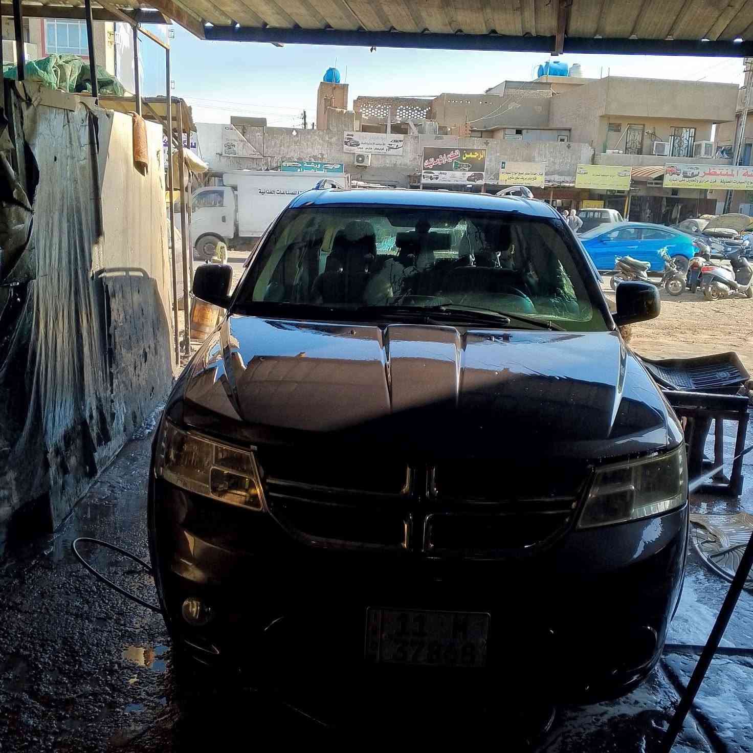 السلام عليكم
دوج جورني 2014 للبيع المحرك 4سلندر 2400 اللون رمادي عنوان السيارة بغداد رقم دولي الجديد السيارة حادث بنيد وجاملغ يعني ٣قطع بيهة  سعر البيع 98$ ورقة وبيهة مجال للتواصل على الرقم *********** والسوك كلشي بية بصراحة ال2009كاعد ينباعن بتسعينات
