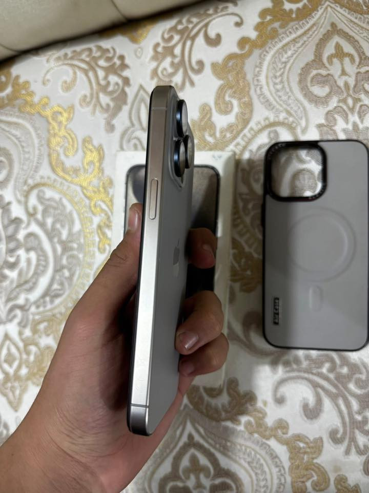 15 برو ماكس ..ماستر
مبدل شاشه 3 ختيارات 
ضهر وكاله..

بطارية 90% بلاديه 

ذاكرة 256 ..نموذج M.AAA شرق اوسط 

مكاني نجف حي ميسان

المراوس فقط 
‏***********
