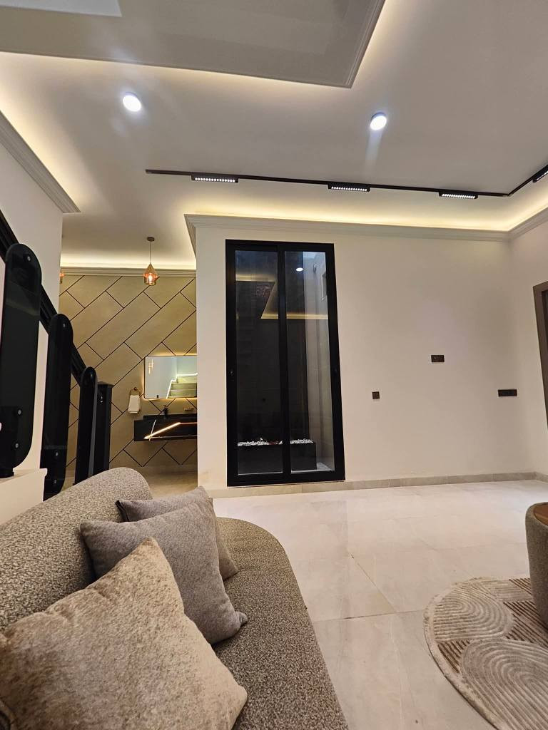 بيت للبيع في كربلاء شارع السيدة زينب ع قرب فندق البارون جار العباس 
 قريب للامام الحسين ع مساحة118متر. مع الاثاث      البيت بناء جديد بعده مامسكون  
طابقين 4 غرف نوم 3صحيات واستقبال وصاله ومطبخ 
كافة الخدمات تبليط عرض الشارع 10متر ماء مجاري كهرباء
شغل البيت درجة اولى البناء طابوك جمهورية كونكريت مسلح صب مركزي
ارضيه الطابق الأول بورسلين والطابق الثاني بورسلين 
ابواب الداخلية  تغليف تركي 
حداديه 2ملم وBVCمقطع تركي تفصال 
التاسيس الماء خلاطات دفن ماركت افياء طرادات دفن 
صبغ الواجهه بتك التركي 
ديكورات مغربي منظومه كامرات طابو زراعي قرار محكمة سند 25 الاستفسار اتصل واتساب  ***********
*********** كربلاء, العراق
