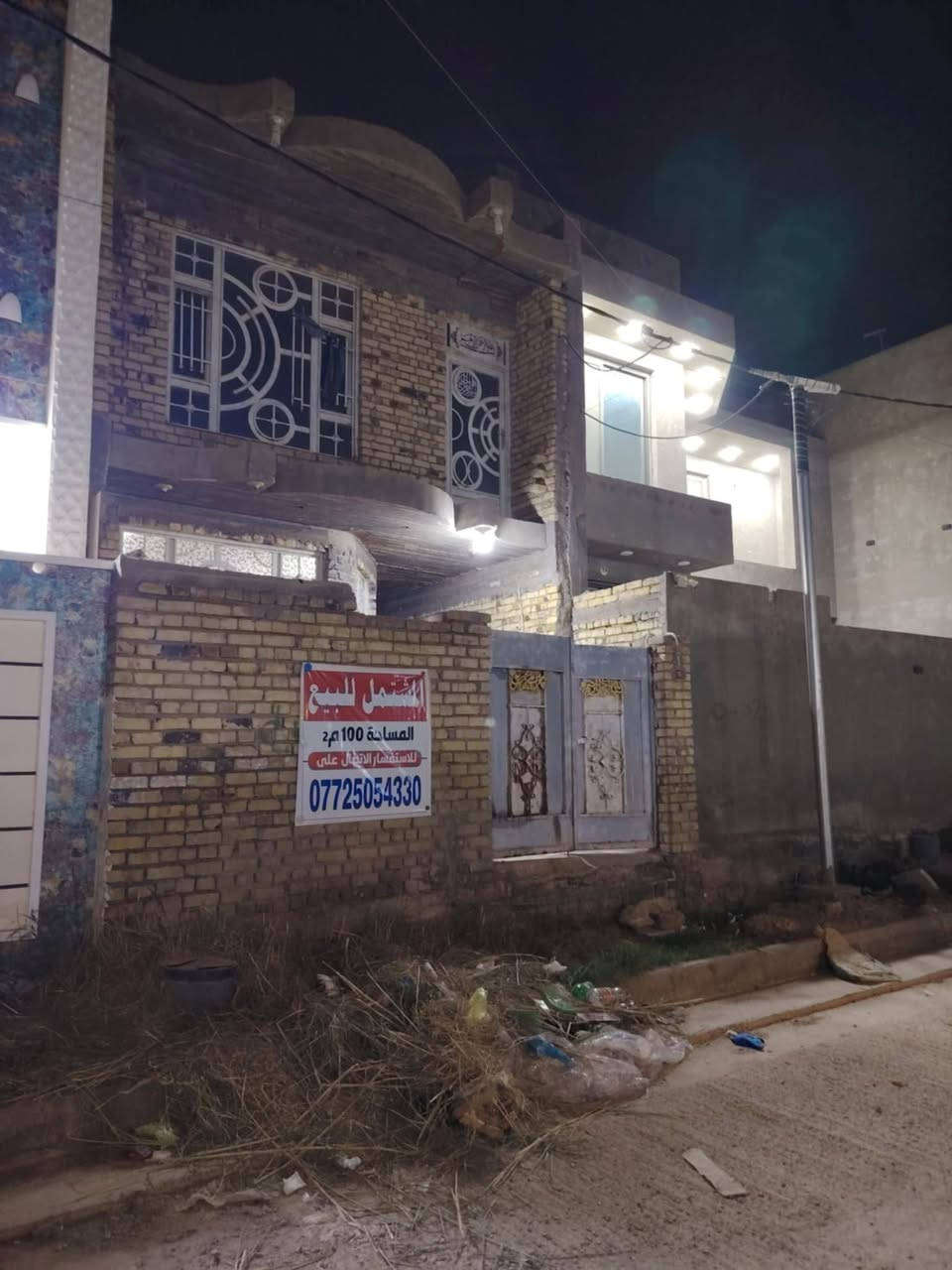 مشتمل بالسياسيين قريب شارع الحي ١٠٠ متر الطابق الأرضي استقبال وهول وغرفة نوم والطابق الثاني غرفة نوم وهول فارغ جاهز للسكن السعر ١٠٥ مليون للاتصال ***********
