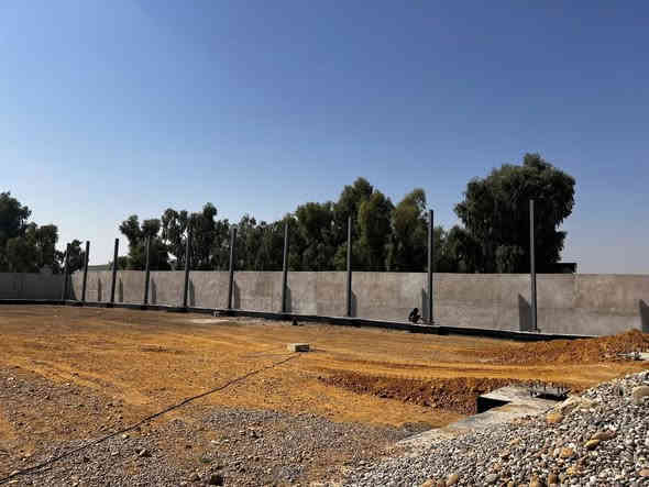 استمرار العمل في مشروع معمل العصائر والمياه الصحية في مدينة تلكيف - الموصل
نصب الاعمدة الحديدية للجملونات مع اعمال تسليح رفت بناية الادارة الخاصة بالمعمل
مكتب الرواد الهندسي 
موصل - حي النور
للتواصل الاتصال بالارقام
***********
***********
***********
