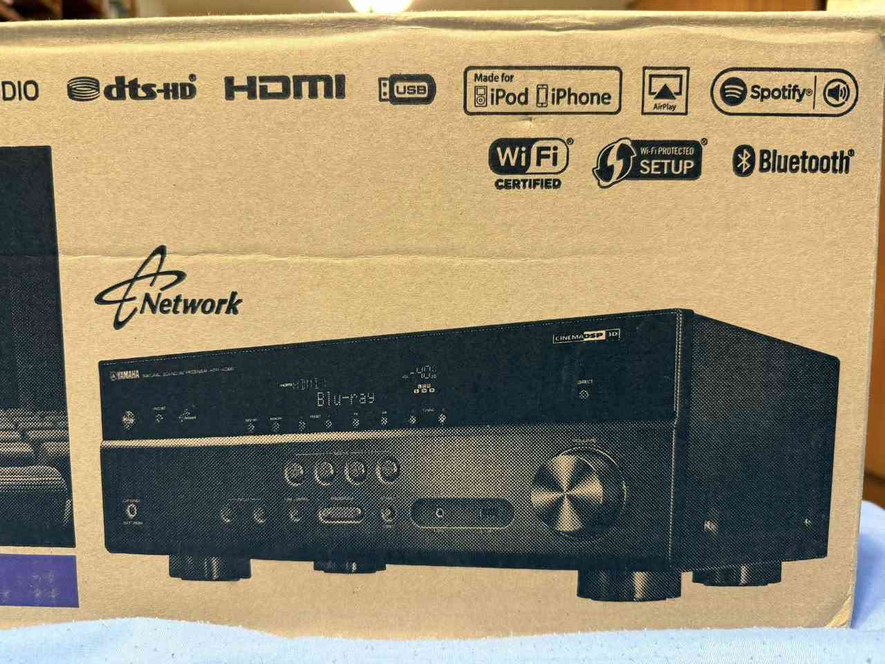 Yamaha HTR-4068 AV Receiver – 
جهاز جدييييد بال باكيت وحديث   غير مستعمل 
كامل  كل ملحقاته ويا المايك والانتنا  والريموت 
المواصفات 
السعر المطلوب ٣٠٠$
النظام:
 • 5.1 قناة حقيقية
يدعم  spotify +air play 
يحتوي على wifi + bluetooth 
القدرة الصوتية:
 • 100 واط لكل قناة
 • يدعم سماعات 6–8 أوم

الصيغ الصوتية المدعومة:
 • Dolby Digital
 • Dolby Digital Plus
  •        Dolby Digital HD
 • DTS HD
 • PCM متعدد القنوات عبر HDMI / ARC

المعايرة الصوتية:
 • نظام YPAO للمعايرة الأوتوماتيكية مع مايكروفون

الاتصالات:
 • HDMI مع دعم ARC
 • Optical (مدخل بصري)
 • Coaxial
 • RCA (Analog)

الفديو  
4K HDR+

مخارج الصوت:
 • مخرج Subwoofer نشط (Active Sub)

خصائص إضافية:
 • وضع Cinema DSP من ياماها
 • تحكم كامل بالريموت
 • وضع ECO لتقليل استهلاك الطاقة


**إذا كنت صاحب هذا الإعلان وتريد حذفه لأي سبب، رجاءا أرسل رسالة إلى الدعم الفني**
