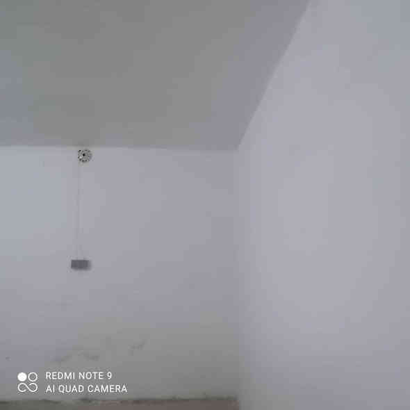 السلام عليكم دار للبيع طابو صرف بيت حر لا طلاب ولا شي مدور مباشر  مساحته 200م وجهة 10م نزله 20م مدور مباشر شارع 60  مكان حلو وخدمات فول تبليط ومجاري وكل شي متوفر يتكون بيت من براني وصاله ومطبخ و3غرف وصحيات دخليه وخارجه وكراج ومنور وحديقه اي ستفسار ع***********
