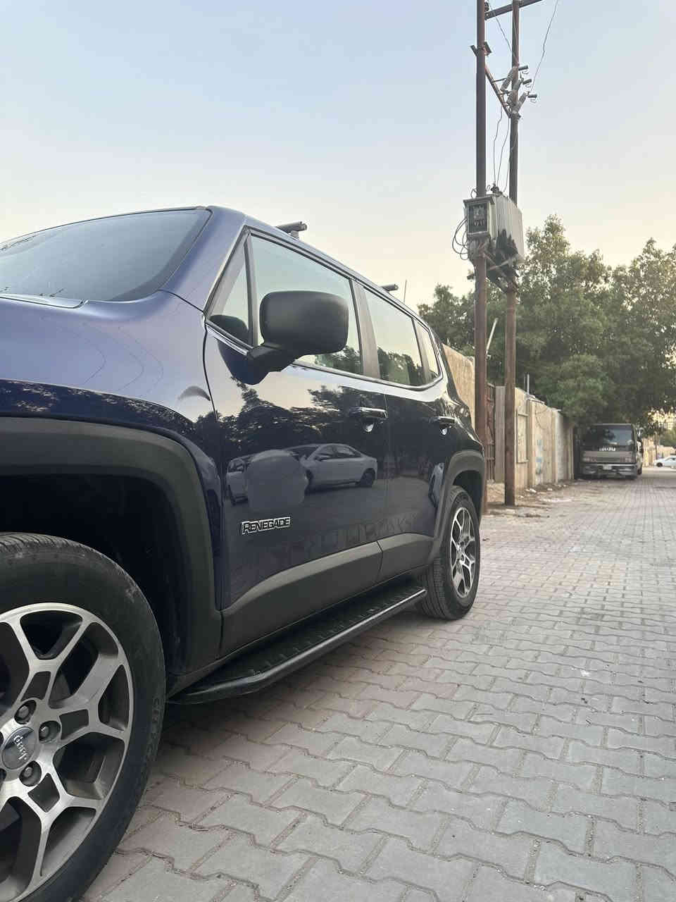 سلام عليكم جيب ٢٠١٧ وارد أمريكي حادثه جاملغ وبنيد فول سعر ١٢٠وبيه مجال *********** مكان السياره بغداد
