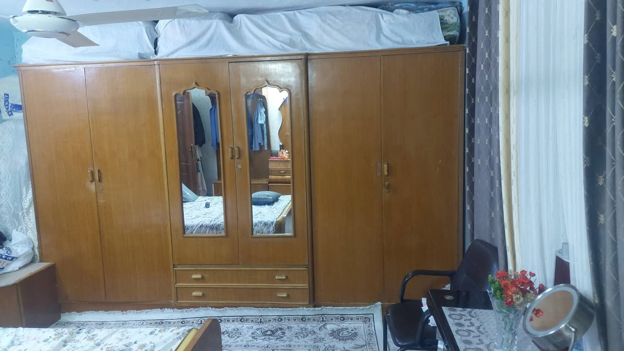 للبيع..للبيع ..للبيع @إشارة 
غرفة اخشاب صاج
سبب البيع ضيق المكان والغرفة كبيرة جدا
مستعمله والصور خير دليل
بابل حله 
للاستفسار  ***********
