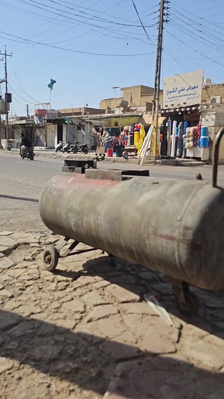 بطل هواء فقط حجم 300 لتر نظيف بدون ثقب او لحيم او زنجار 
السعر 150 قفل 
ميسان العمارة 
***********
