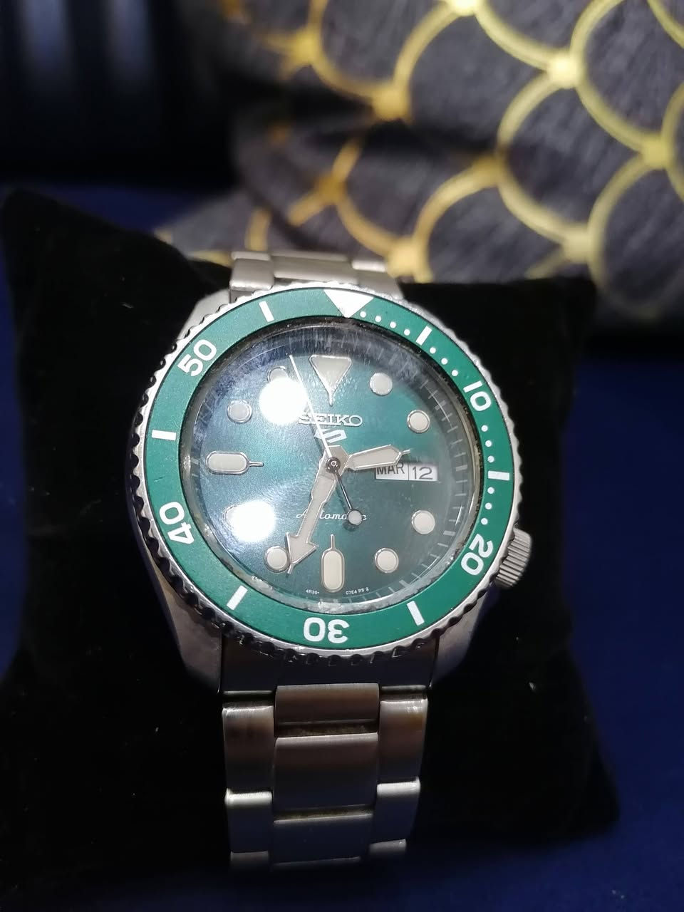 السلام عليكم حبايب .. ساعة seiko للبيع . اجتني هديه قبل اسبوع بعدها جديده مالابسها ولا مره
السعر 400
المكان بغداد . للاستفسار واتساب ***********
