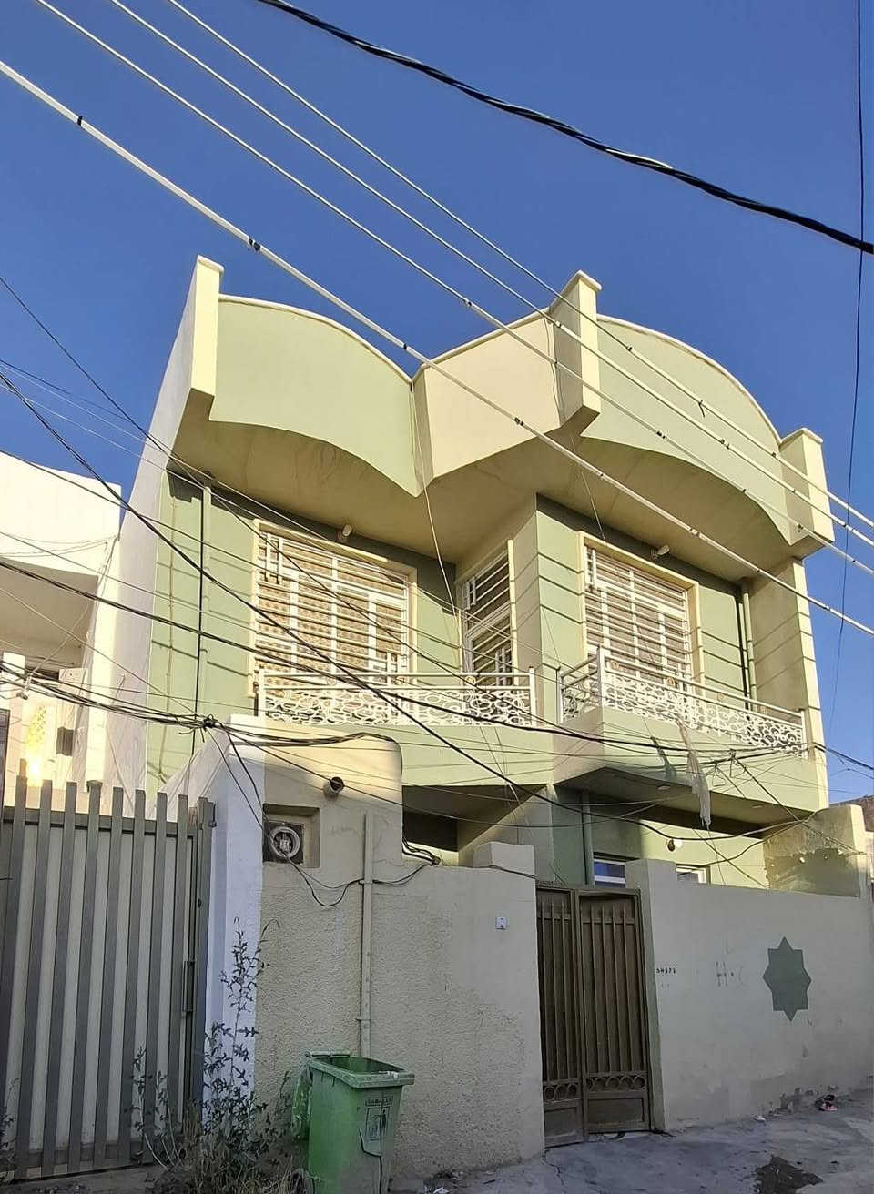 مشتمل البيع حي جبيريه الأولى خلف مستشفى دكتور جمال طابقين ٣غرف وصاله ومطبخ ستقبال صحيات شارع ٦م خلف التجاري بداية الفرع سنه البناء ٢٠٢٠ السعر ٦٥مليون الواجهة ٧م النزال ١٥م للستفسار اتصل ***********
