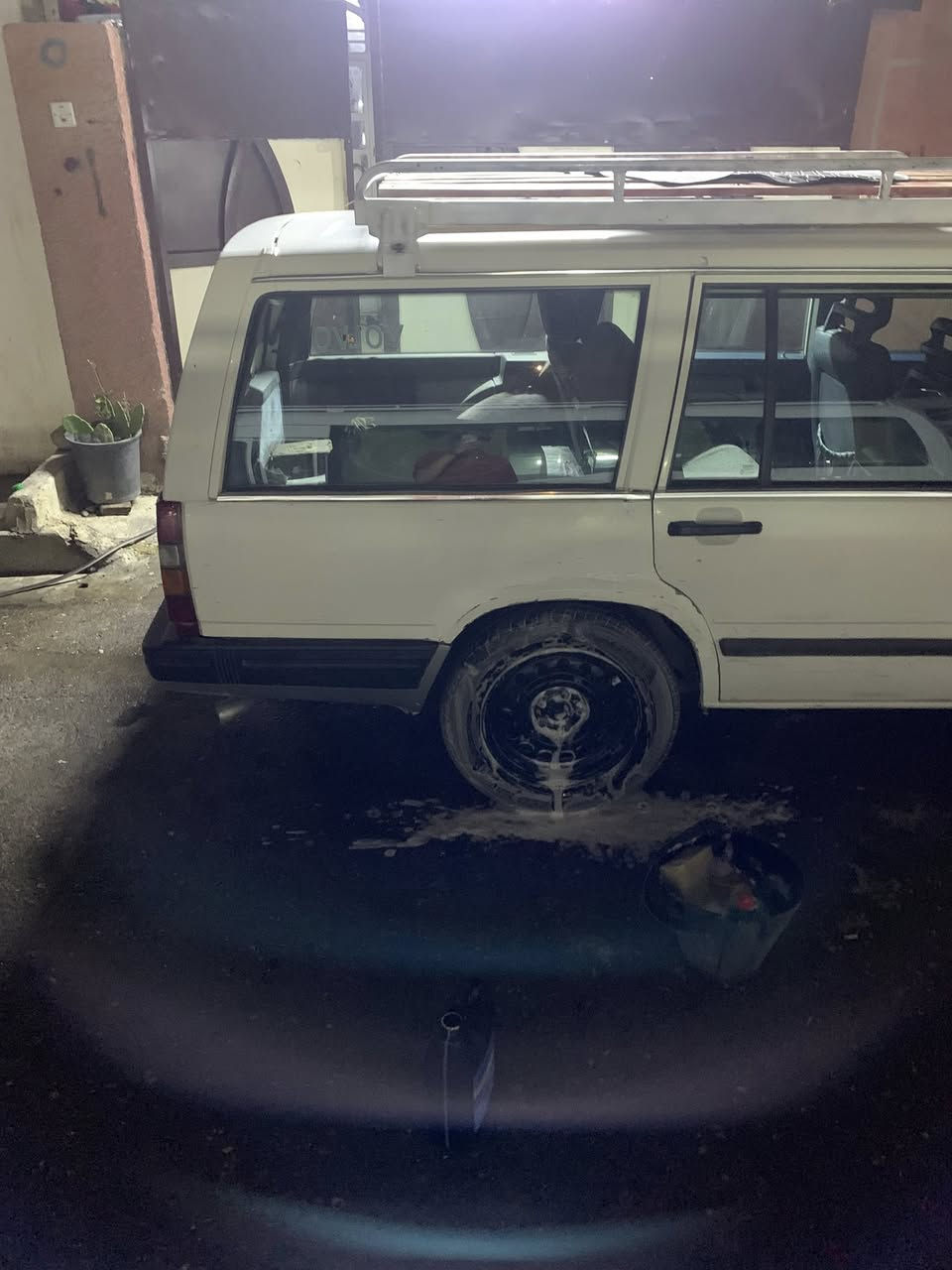 السلام عليكم فالفو ستيشن ٧٤٠ موديل ٩٠ اصل 
تخم تاير 
حداديه كلها جديده عل شرط 
كهربائيات كامله 
السياره بلاديه مو معمره 
ابيع كفاله عل بلاد 
بدون صبغ بدون ضربه بدون خياس
غرفه جديده 
دشبول جديد  
كير مكينه جديدات 
مكينه بلاديه 
بطاين جدد 
والسياره احله من الصور 
السعر ٦٠ وبيها مجال 
للاستفسار ***********
