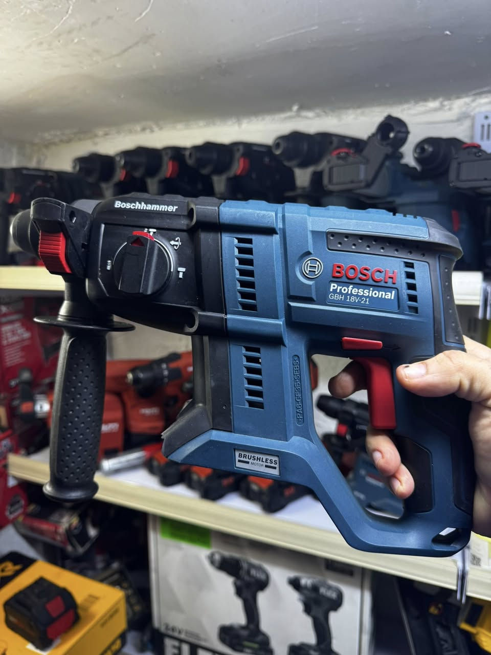 سلام عليكم اخوان 
بوش اصلي كل موديل وسعره 
توصيل متوفر 
*********** واتساب
