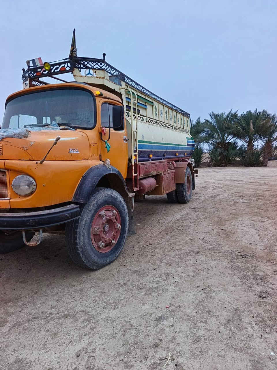 السلام عليكم قجمه للبيع موديل 81 سياره تانكم غلو ه جاهزه رقم انجليزي انبار ابسمي سنويه ال 30 مكينه55 كير 25 استفسار رقم ***********
