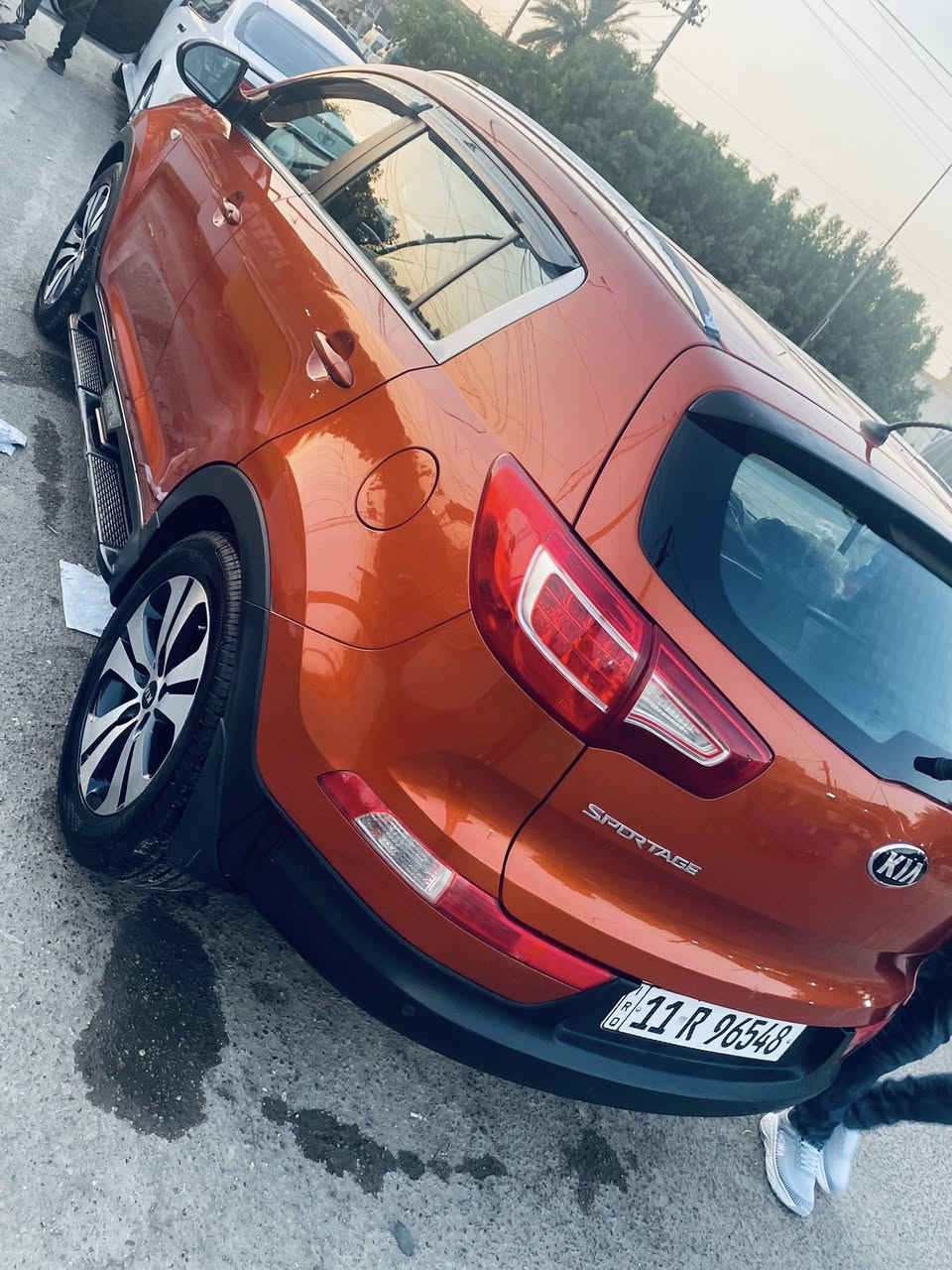 سلام عليكم سبورتج خليجي بسمي سنويه الى 2028 سيارة مكفوله كير مكينه 2000 دوش
فقط بيها طخه بين الباب والجاملغ الخلفي ومعمرها  سيارة اي شي مناقصها عارضها 137$ وبيها مجال ***********
