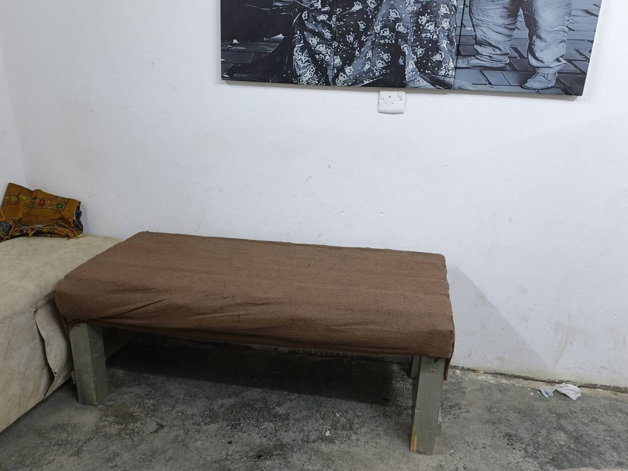 السلام عليكم شباب غراض محل حلاقة للبيع هاي الي بصورة كلهن اذا عجبنك اتصل علية ☎️***********☎️
