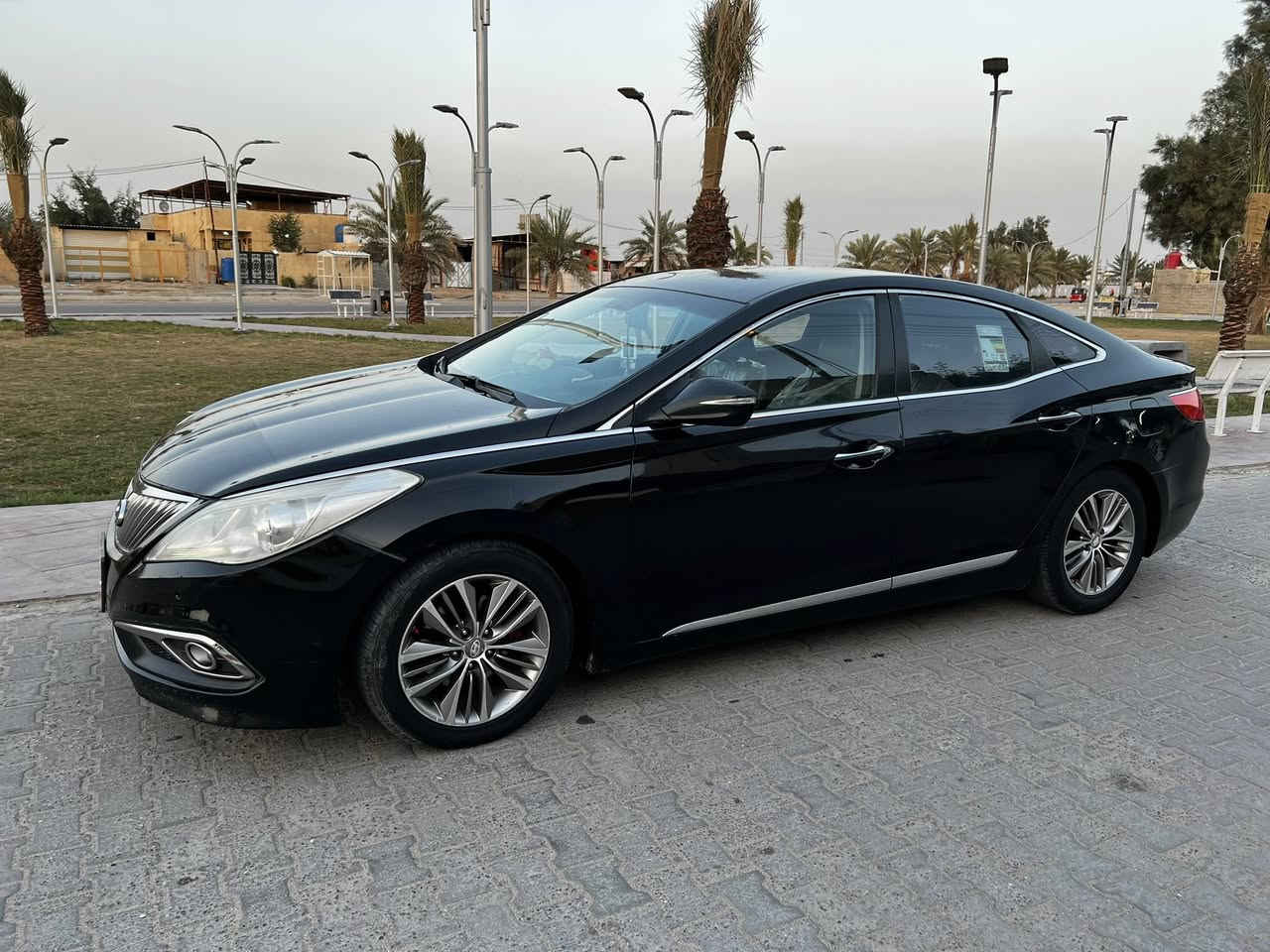 من رخصة الادمن
السلام عليكم ازيرا موديل 16 وارد كوري فول مواصفات عدا الفتحه ماشيه 188 
السياره كفاله من الضربه والتبديل والمعجون بيها المدكر الأمامي جهة السايق صبغ فقط والبنيد مفتوح فقط تقرير الفحص موجود 
جاهزه للأخير من كير ومكينه وحداده وتخم تاير وتدفئة وتبريد وكهربائيات وأصوليات ماناقصهه شي
صاعده هزه وماشي بمعاملتها باقي بس ع استلام السنويه الجديده  والوحات الانكليزيه 
مواصفاتها بصمة أبواب + بصمة تشغيل 
حساسات امامي خلفي + لد امامي 
إشارة ترحيب + لايت زنون
اشاير بالمري + شفط
شاشة جبيره + تبريد قطعتين
كشنات جلد + كهرباء
تدفئه بالستيرن+ تدفئة بالكشنات 
مثبت سرعه + مانع انزلاق 
نضام eco + sport + ABS
شاشة اعطال + تحكمات ستيرن 
ويل 17 + مضلات + كشنات حضن وبعد بيها هواي مواصفات 
مكينتها 6 سلندر 3و300 عليها ادامه كامله 
دهنها ams oil 10.30 
السياره مال جناي ومعتنين بيها سعرها 119 وبيها مجال
العنوان البصره ام قصر ***********
