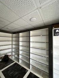 فاترينات عدد10 للبيع الطول 2.5 العرض متر العمق 30 +ميز عدد 2اي استفسار...