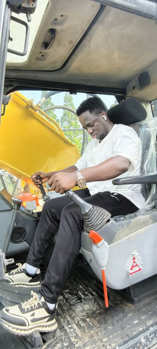 Today our Nigerian customer visited us and purchased 3 units of Komatsu PC220 excavators, ready to ship to Nigeria soon. We also discussed plans for long-term cooperation.
 
You are warmly invited to tour our office and machine yard.
We are a verified Alibaba supplier with large followings on Facebook & Instagram. Reach out to us from anywhere

WhatsApp : +8617821839220 📩 

We’re ready to offer the best machinery solutions for your project. Thank you!
 

 
#KomatsuPC220 #UsedExcavator #NigeriaConstruction #MachineryExport #LongTermPartnership #HeavyEquipment #AfricaInfrastructure #AlibabaVerifiedSupplier #constructionmachinery


**إذا كنت صاحب هذا الإعلان وتريد حذفه لأي سبب، رجاءا أرسل رسالة إلى الدعم الفني**