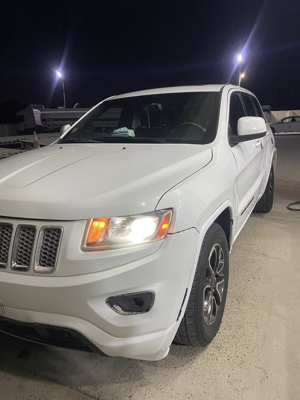 سلام عليكم جيب خليجي موديل 2014 فول مواصفات 6 سلندر رقم بغداد بدون حادث صبغ جاملغين وبنيد فقط بدون حادث ولا اي دواخل للاستفسار ***********
