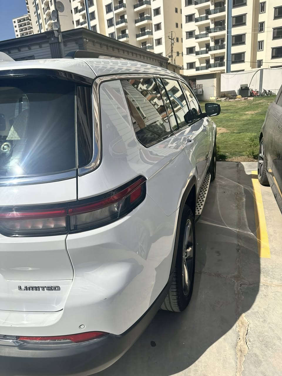 جيب كراند شيروكى ليميتد موديل ٢٠٢٢ محرك 3.6 لتر 6 سلندر
مع نظام دفع رباعي 4x4 ، 
لوحات‎ بغداد
الموديل: ٢٠٢٢ (خليجي)
العداد: ٧٩،٠٠٠ كيلو متر 
 المحرك: 3.6 لتر 6 أسطوانات (V6)
ناقل الحركة: اوتوماتيك 8 سرعات
ضمان شركة هارلم وصيانة كاملة
المواصفات:
*نظام دفع رباعي 4X4 متطور
*فتحة سقف بانوراما
*الصندوق كهربائي بخاصية البصمة
*ويل المنيوم قياس 20 انج
*شاشة التحكم الرئيسية لمس بنظام Uconnect 5 بقياس 10.1 انج مع نظام ملاحة
*شاشة القيادة الرقمية بقياس 10.25 انج
*رادار تفاعلي مع خاصية التوقف والانطلاق
*تحذير النقطة العمياء
*تحذير الخروج عن المسار
*نظام المحافظة على البقاء فى المسار
*خاصية المساعدة على التوجية فى التقاطعات لتفادى الحوادث
*حساسات امامية وخلفية
*نظام مانع تصادم خلفى
*نظام القيادة شبه الذاتية
*مقصورة الركاب من الجلد الفاخر
*المقاعد الامامية مبردة ومدفئة
*المقاعد الخلفية مدفأة
*مقعد السائق والراكب كهربائي
*مقعد السائق ذاكرة
*نظام ابل كار بلاى و اندرويد اوتو لاسلكي
*نظام صوتي 9 سماعات من ALPINE
*دخول ذكي (بصمة)
*نظام التشغيل عن بُعد
*مصابيح أمامية أوتوماتيكية مع مصابيح نهارية وكشافات ضباب LED
*نظام التحكم التلقائي في الضوء العالى
*دواسات جانبية
*ماسحات زجاج أمامي حساسة للمطر
*انماط قيادة متعددة رياضية وللطرق الوعرة
*وسائد هوائية أمامية متعددة المراحل ووسائد هوائية جانبية ووسائد هوائية أمامية/خلفية.
*نظام التحكم
مكان السيارة الناصرية للبيع او مراوس بسيارة ٧ راكب خليجي احدث


**إذا كنت صاحب هذا الإعلان وتريد حذفه لأي سبب، رجاءا أرسل رسالة إلى الدعم الفني**