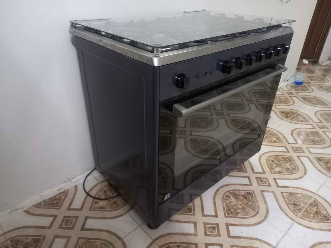 طباخ إيطالي للبيع شرط الشغل السعر ١٧٥ ألف العنوان موصل حي الصدام بعد السيطرة عالشارع العام *********** *********** يوجد توصيل داخل الموصل أجره عالمشتري موصل, نينوى
