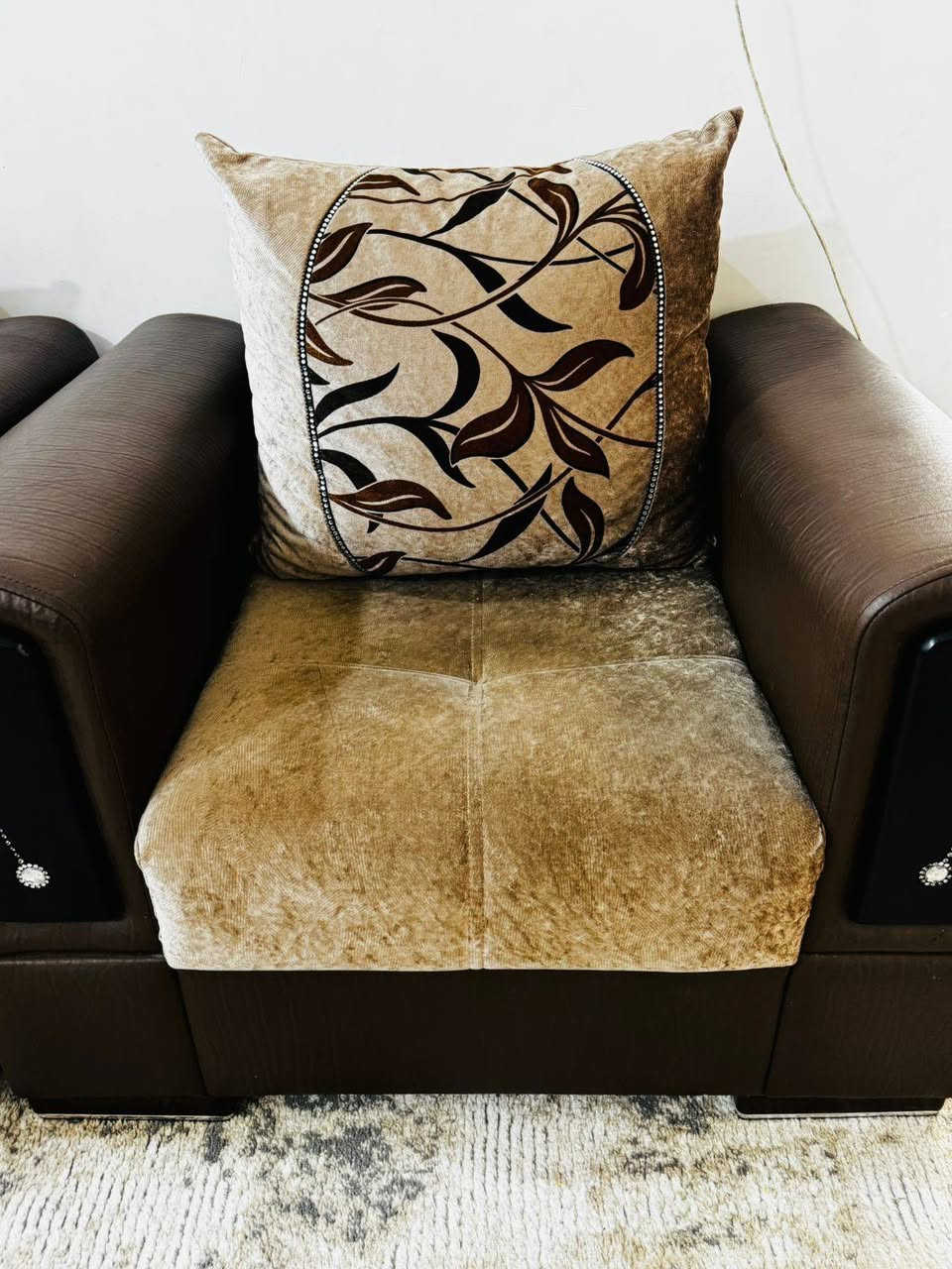 تخم للبيع ٩ مقاعد نظيف اخو جديد 

للاستفسار خاص او وتساب (***********)
