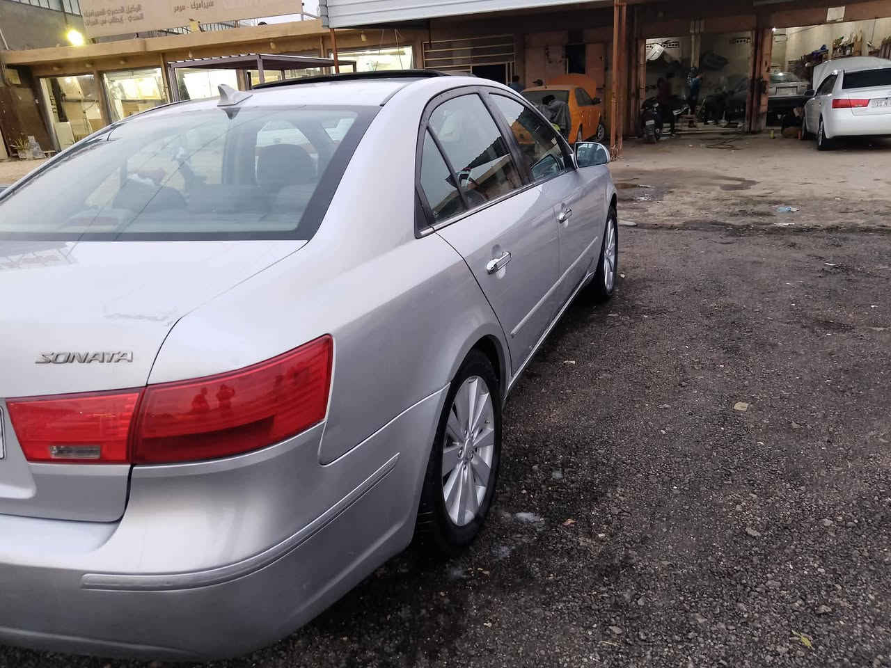 سلام عليكم سوناته 2009 وارد امريكي حادث جاملغ امامي فقط وبيه صبغ 4 قطع اثر شخوط السياره لمتد فوال مواصفات فتحه داخل صاج ملكي كرسي كهربائي ويل 17 السياره جاهزه عله اخر. حبايه من محرك وكير وحداديه رقم بغداد انكليزي  السعر 114 وبيه مجال قليل مكاني بابل سده الهنديه ***********
