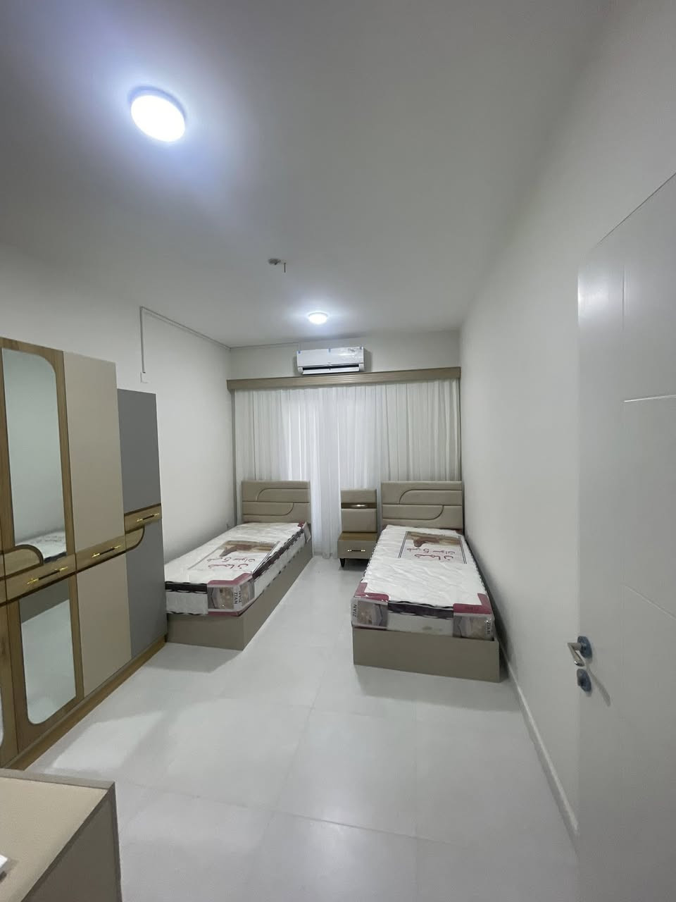 شقه للايجار مجمع دار السلام مؤثثه جديد من المالك حصراًللاستفسار ***********
