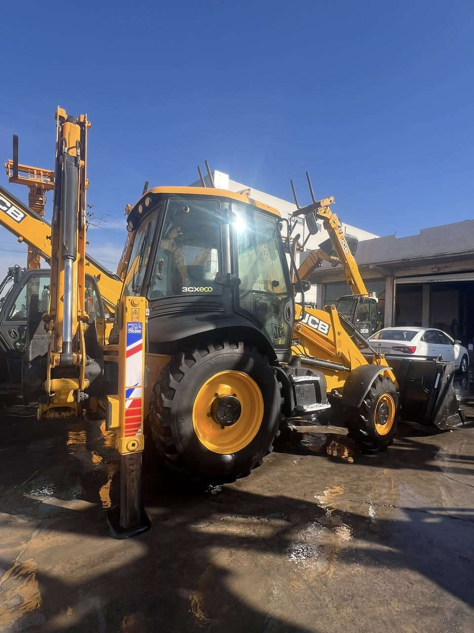 2018

بم نوزل بلاد 
7000 عدد الساعات 
مكينة و كير كلهن بشرط 
اكسلات جدد 
تايرات حاله جيده 
***********
***********
✅✅✅✅✅✅✅
