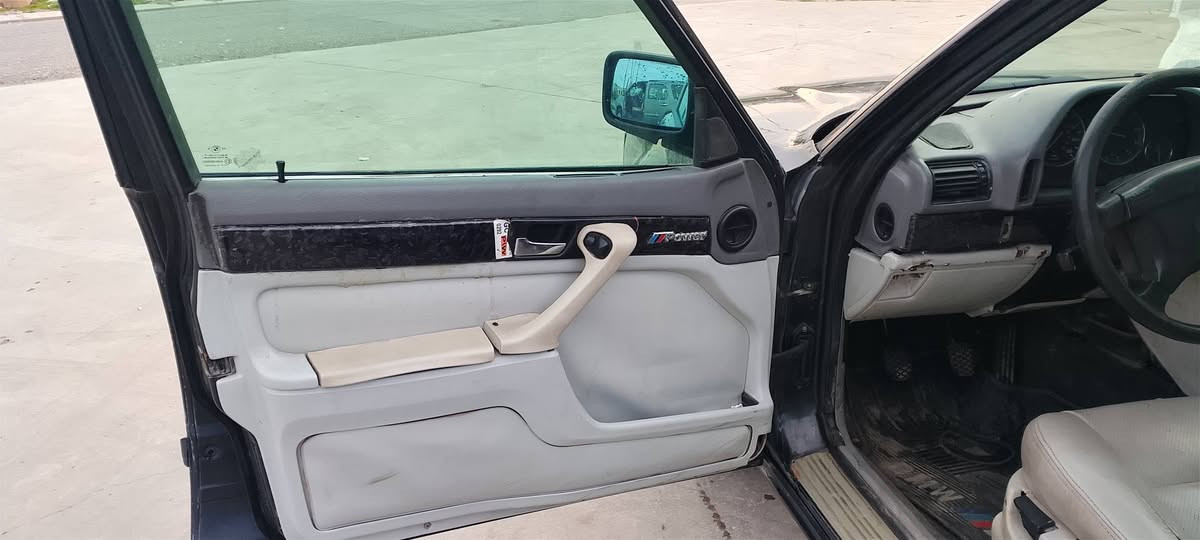 بيم 744 كير عادي 8سلنر كشن جلد مودي 1993
فتحة فول فول كسؤز سيستم 4جام كهربائي ويل سبؤرد 
سيارا خير من الله صدرها حدادية امامي كاربايات كولة شخالة مسبوغ بس جمالي بدون معجون بدون ضربة 
تأيرات جديد لايتات فانوس مال جناي
بيع او مراوس حسب قناعة 
مكاني اربيل 
***********بي واتساب
*********** أربيل, العراق
