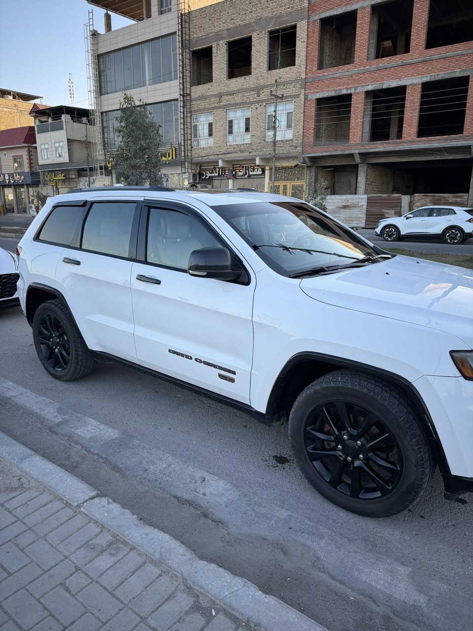 جيب كراند شيروكي اربعينية  2016 فول
بنراما سلايد فتحتين  ✅

شفتات ستيرن 

رادار جانبي ونقطه عمياء 

محرك 6 سلندر 3600 سي سي

دفع خلفي

كشن خزن ميموري

كشنات جلد تدفئة تبريد

ستيرن تدفئة

ستيرن كهربائي قلاب 

كشنات كهربائية

خزن ميموري 

صندوك كهرباء

ابواب بصمة 

حساسات خلفية

كاميرا دوارة

بريك ذاتي خلفي مانع تصادم

تشغيل عن بعد

السعر 225 $ ورقة ✅

جاهزة رقم بغداد الدولي باسمي تحويل مباشر  ✅

مكاني البصرة  للاستفسار ***********
