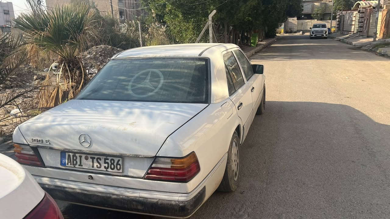 السيارة مال مزاد بيها كتاب وين متريد تطلع بيها 
دب موديل 91 بلادية بدون ضربة و صبغ مكينه بلادية 300 محورة كابريتر قواعد دبلات بلادية 
#السعر57 و بيها مجال بسيط 
***********
